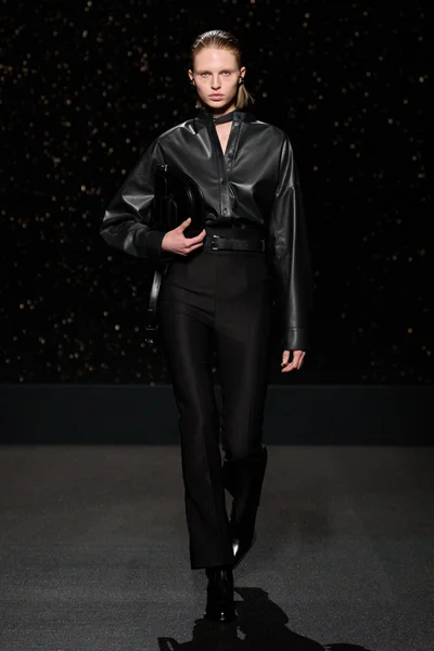 Look 63